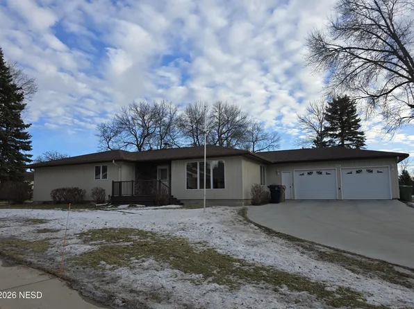 29 Sunrise Dr NE, Watertown, SD 57201
