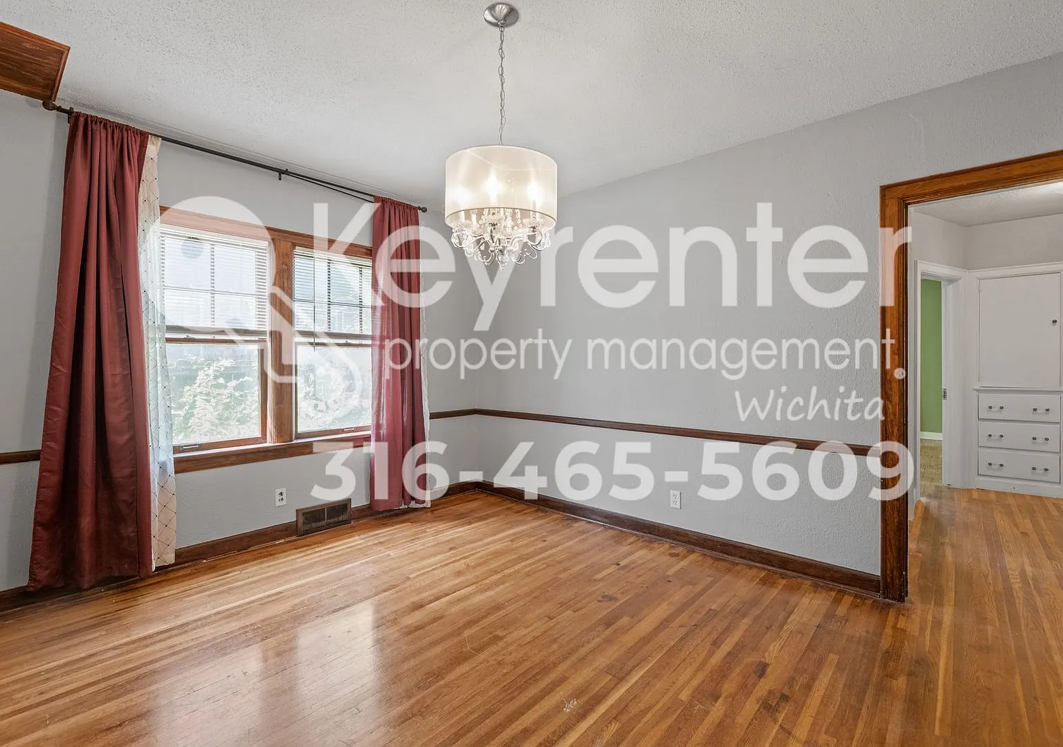 Spacious 4-Bedroom Home with Character, Basement & Detached Garage — Photo 3