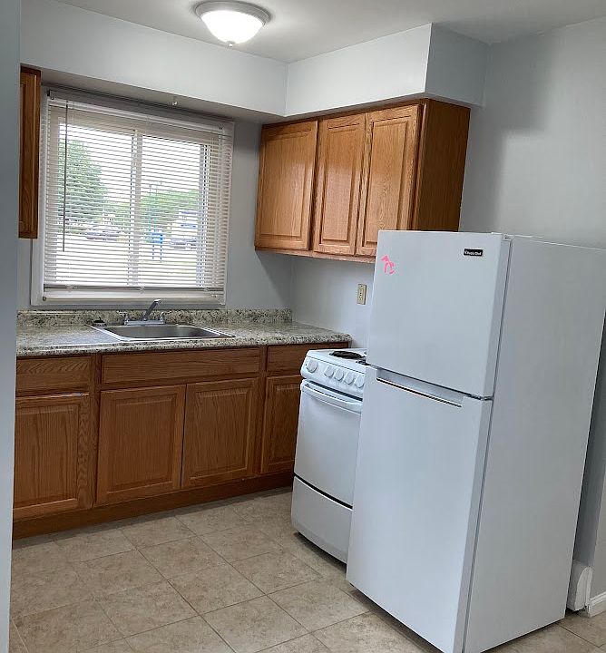 1st image of 35031 E Michigan Ave APT 5