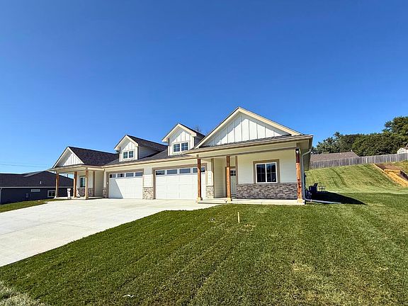 4th image of 706 Oak Ridge Dr