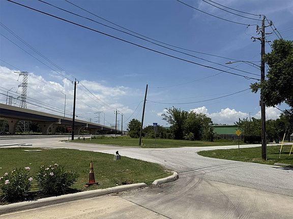 3rd image of 1400 Bayport Blvd