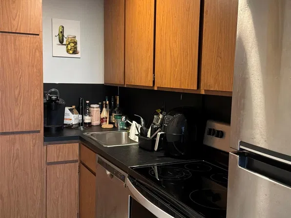 8900 E Jefferson Ave APT 602, Detroit, MI 48214