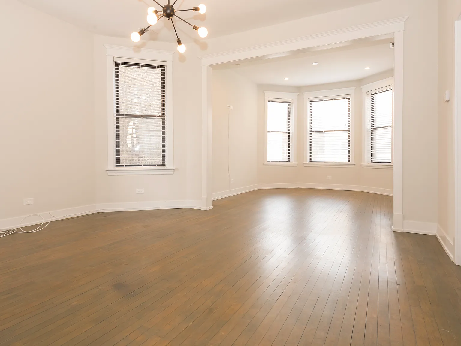 3 bed, 2500 sqft, $3,800 — Photo 2