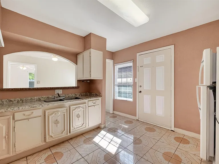 968 Garapan St — Photo 15
