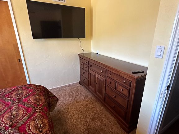 4th image of 4320 Crestview Dr Room 1