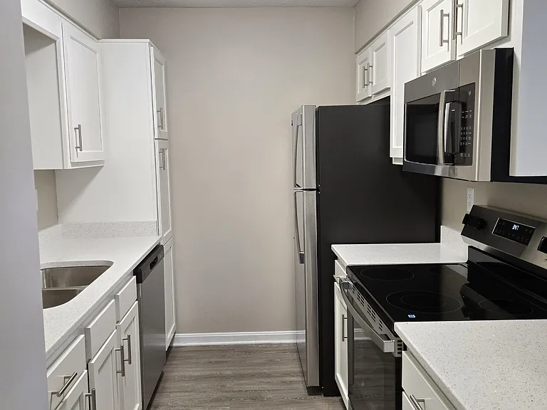 Highgate Springs Apartments — Photo 9