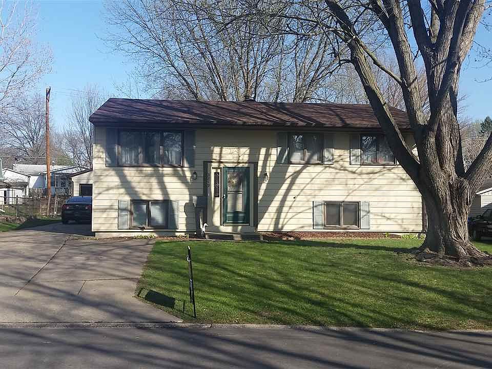 1st image of 3219 Clover Hills Dr