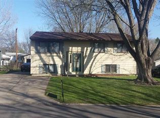 3219 Clover Hills Dr, Bettendorf, IA