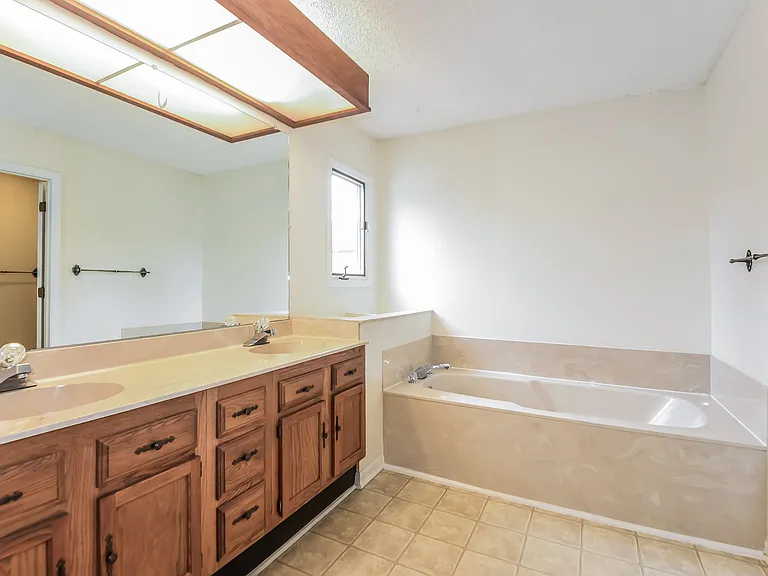 103 Deerlake Dr — Photo 9