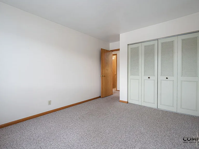 Half Moon Lake Apartments — Photo 13