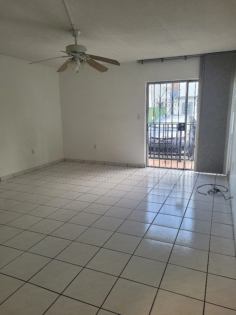 2460 SW 18th Ave — Photo 2