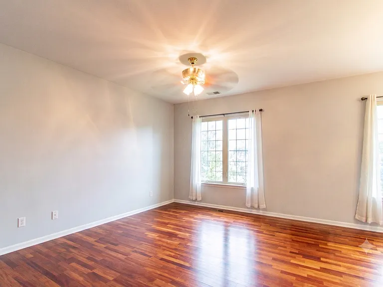6 Beaconsfield Ct — Photo 9