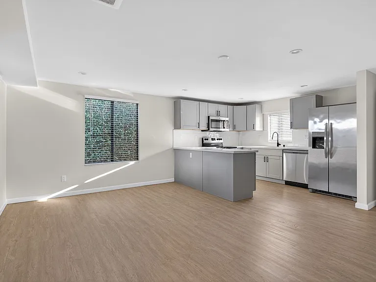 1751 Cabrillo Ave — Photo 6