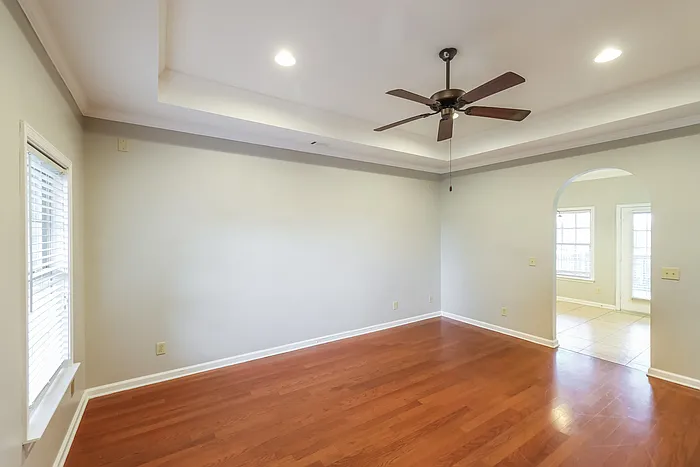 3 bed, 2.0 bath, 1333 sqft, $1,705 — Photo 2