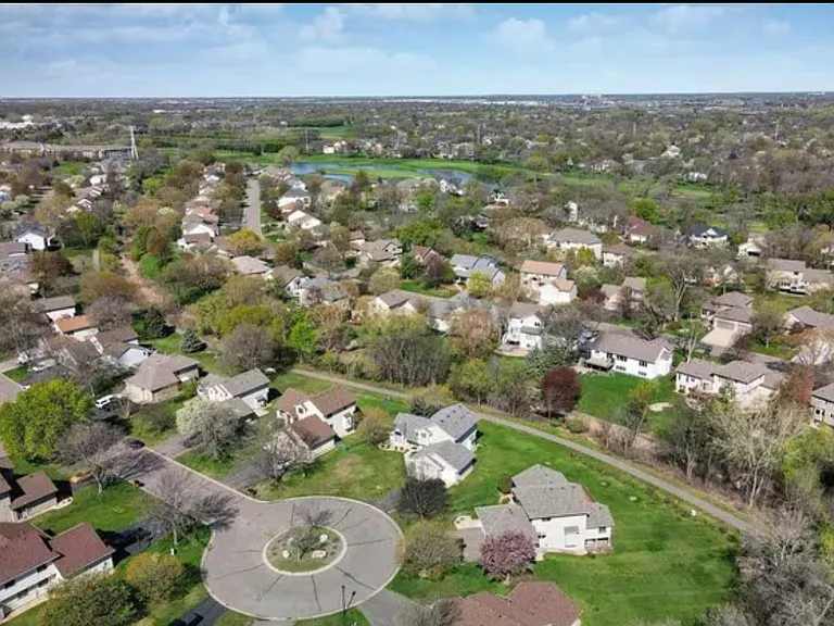 2340 Edinbrook Ter N — Photo 10