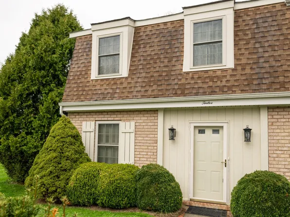 142 Silo Sq Unit 12, Lewisburg, WV 24901