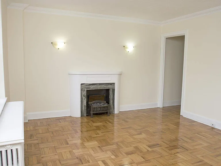 555 Russell Hill Rd — Photo 9