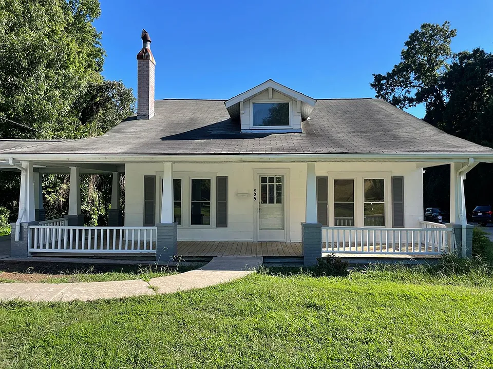825 Dixon Ave
