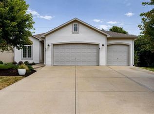 561 N Evergreen St, Gardner, KS 66030