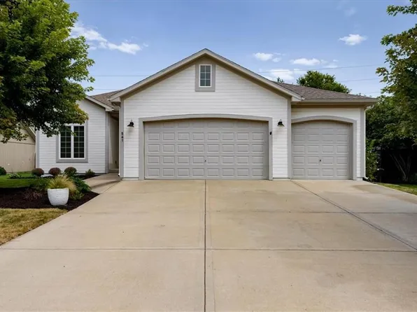 561 N Evergreen St, Gardner, KS 66030