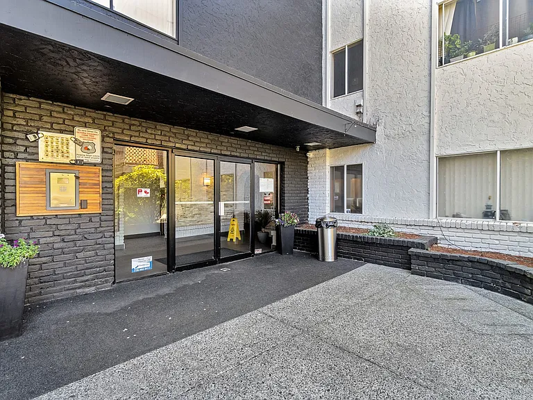 707 Esquimalt Rd — Photo 9
