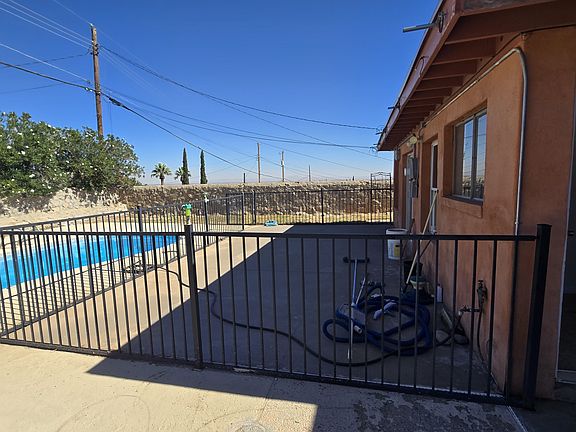 3rd image of 3507 Volcanic Ave