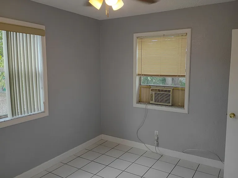2221 Johnson St — Photo 9