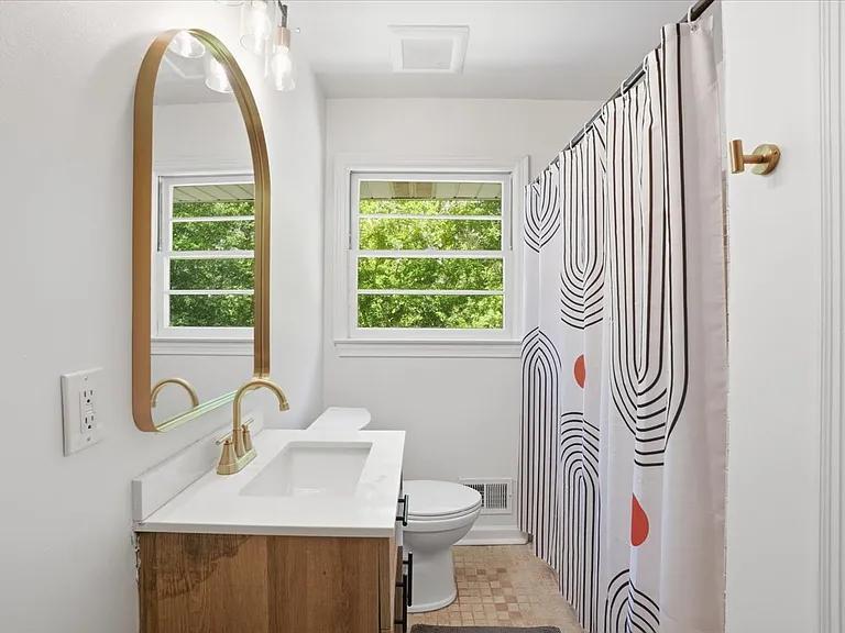 Hallway Bathroom - Main Level