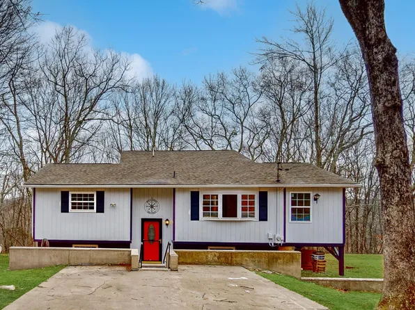 136 Hilltop Dr, Dingmans Ferry, PA 18328