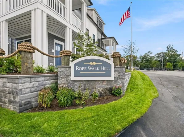 67 Queen St #1B, East Greenwich, RI 02818