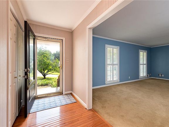 3rd image of 721 Dorsey Cir SW