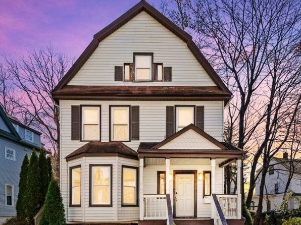 32 Brainard Pl, Ridgewood Village, NJ 07450