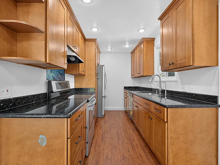 2045 Larsen Ct — Photo 8