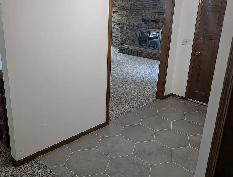 430 N Persimmon Dr — Photo 2