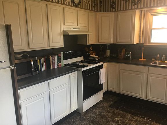 4th image of 612 E Reservoir Ave