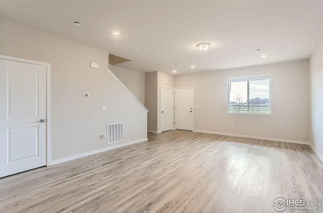 3 bed, 2.5 bath, 2031 sqft, $2,750 — Photo 3
