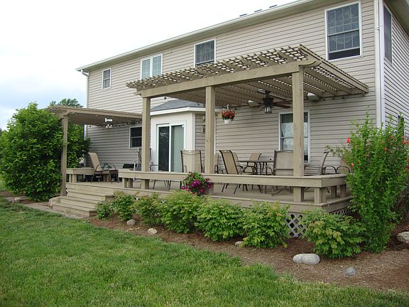 Deck & Grilling Area