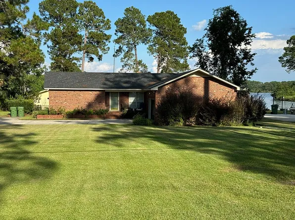 446 Seminole Dr, Moultrie, GA 31768