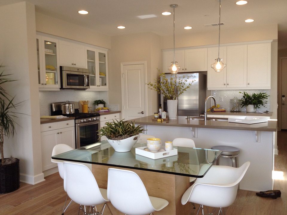 1st image of 5550 Boardwalk Dr #101
