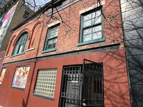 461 W 18th St #1, New York, NY 10011