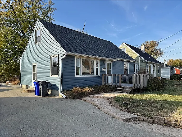 4 bed, 2200 sqft, $2,300 — Photo 1