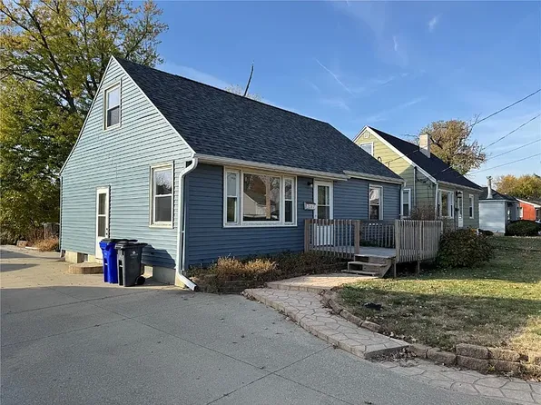 1247 34th St NE, Cedar Rapids, IA 52402