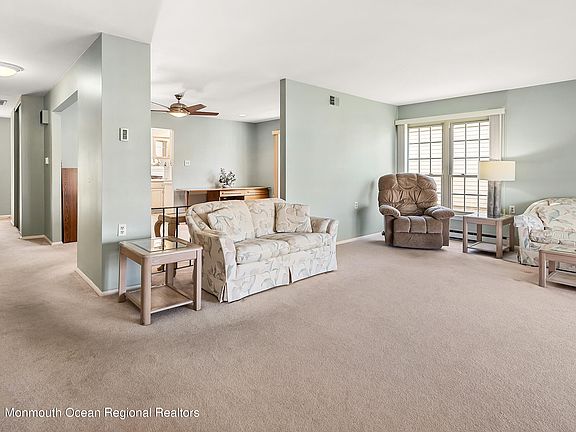4th image of 107 Buckingham Drive N