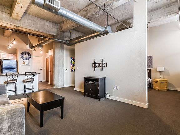 5th image of 321 W 7th St APT 409