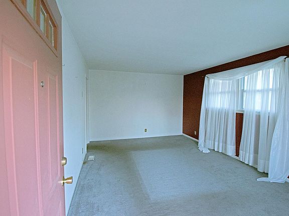 2nd image of 200 Forest Hills Dr