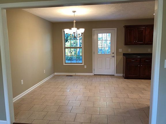 5th image of 216 Amelia Dr