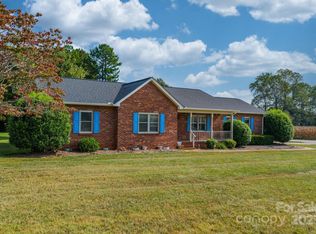 5136 Olde School Dr, Hickory, NC 28602