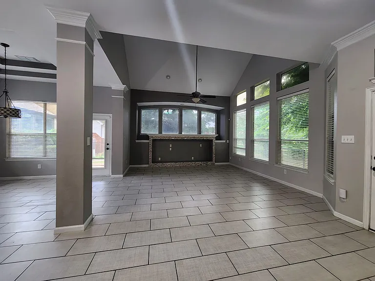 2410 Grizzly Run Ln — Photo 14