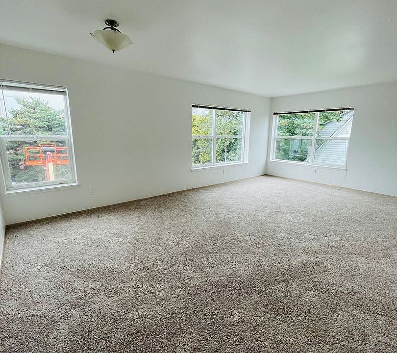 1st image of 3230 Eastlake Ave E #4617827