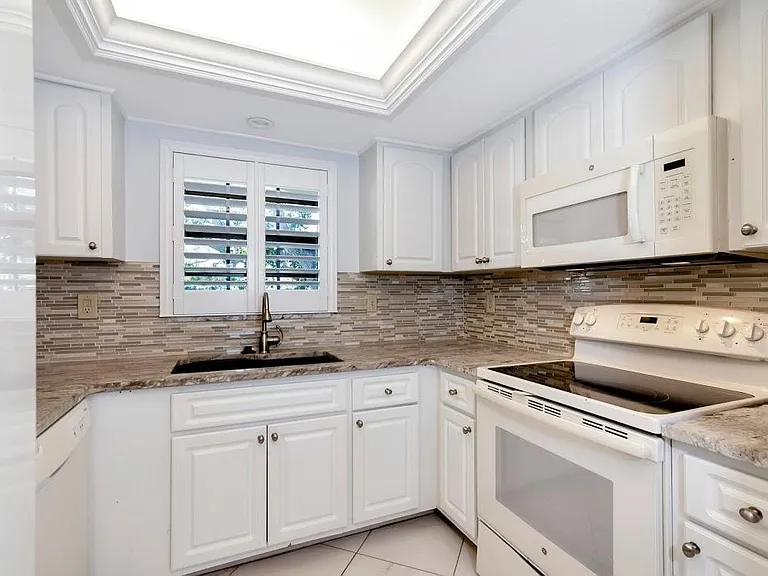 150 Englewood Isles Pkwy #306 — Photo 5